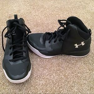 EUC Youth Under Armour Basketball Shoes Size 7